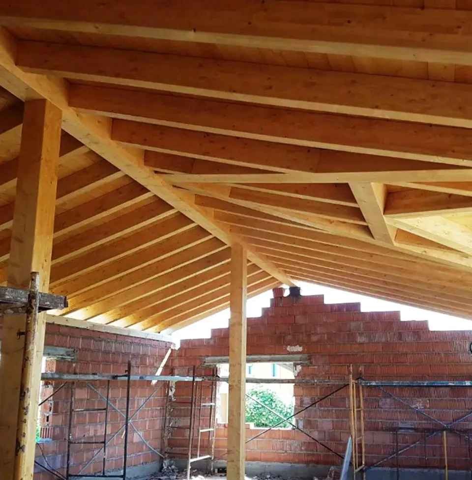 Estructura de madera en construcción